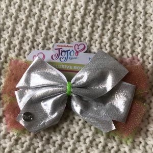 Jo Jo Siwa exclusive box bow